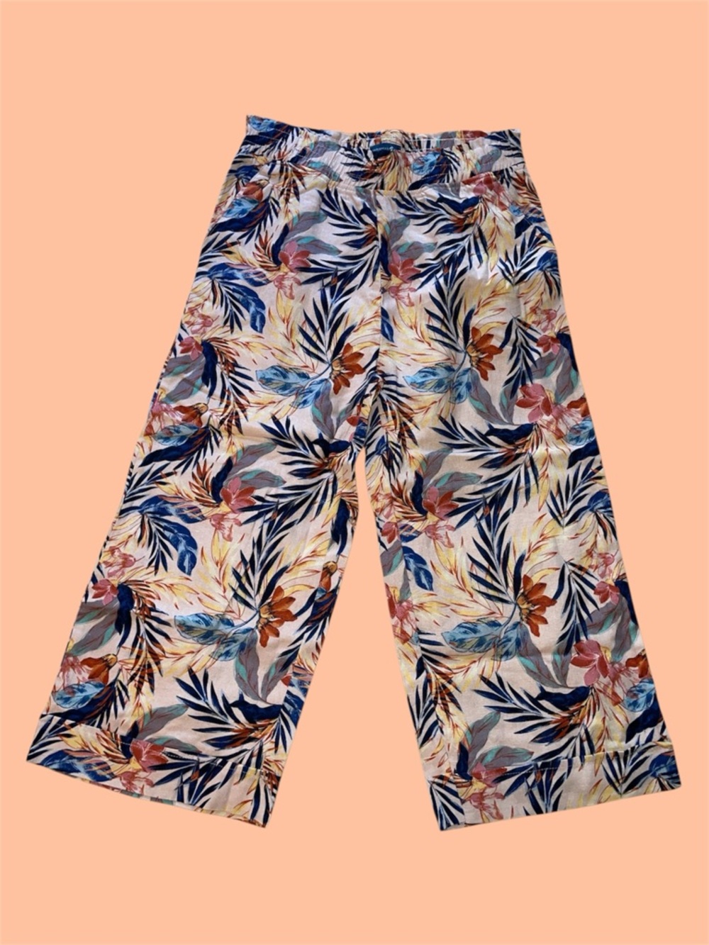 Caribbean Joe Multicolor Floral and Fern Patternedโ Capris